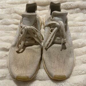 Adidas swift run “cloud white/white crystal /cloud white” sparkle